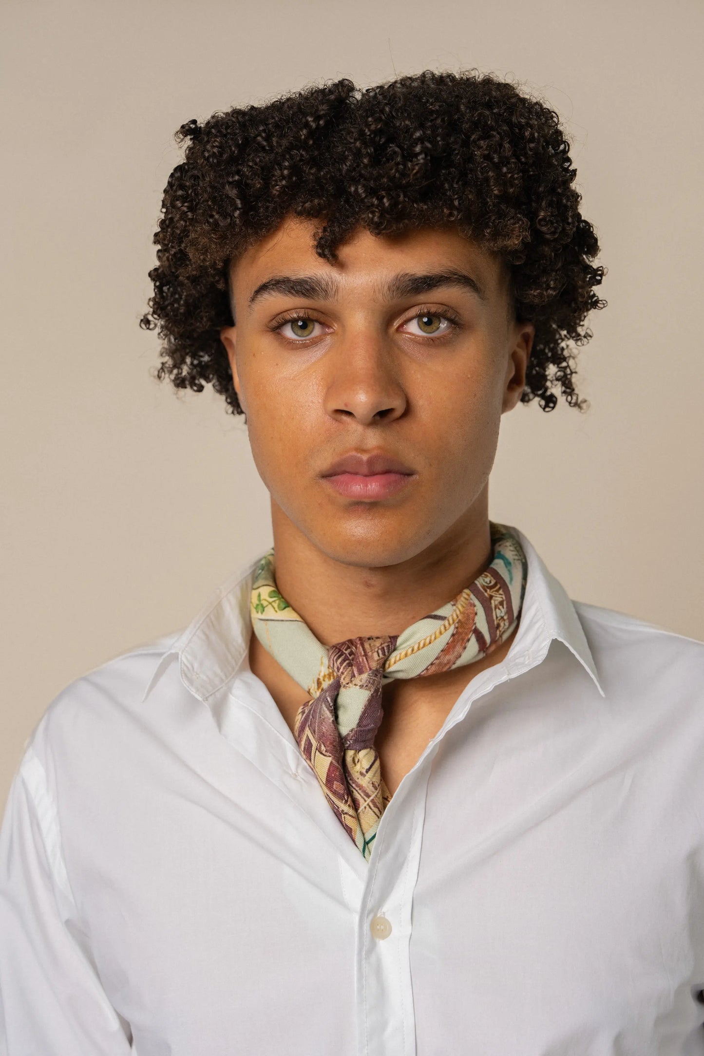 Baroque-style printed scarf